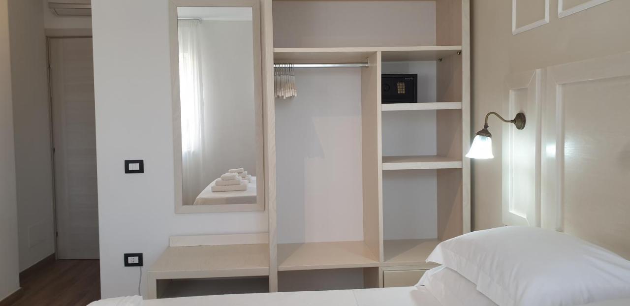Le Camere Di Libero E Roberta Parghelia Luaran gambar