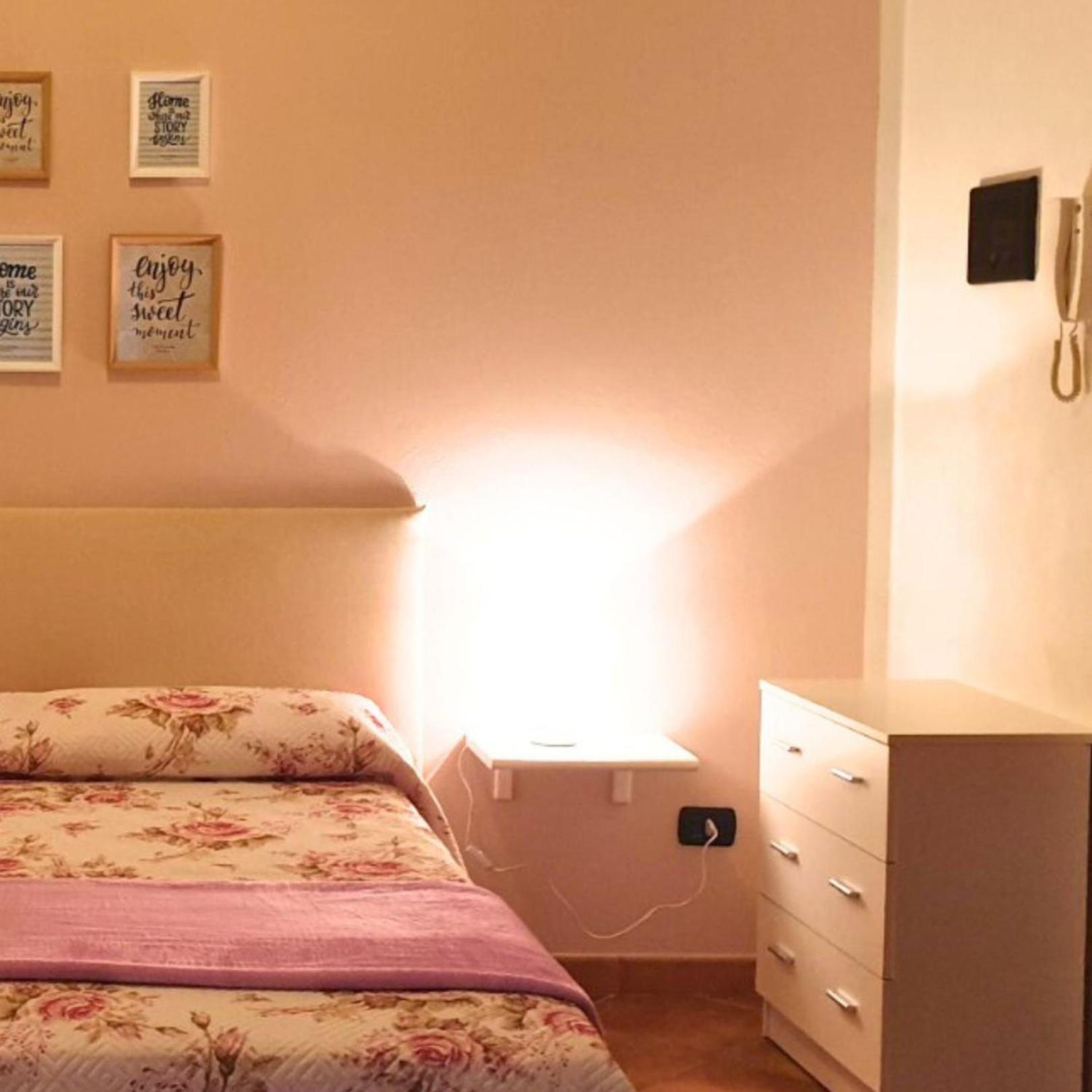 Le Camere Di Libero E Roberta Parghelia Luaran gambar